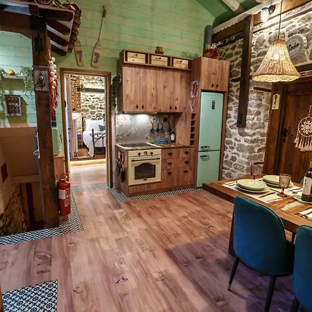 Πανσιόν Archontiko Theofanous 3*